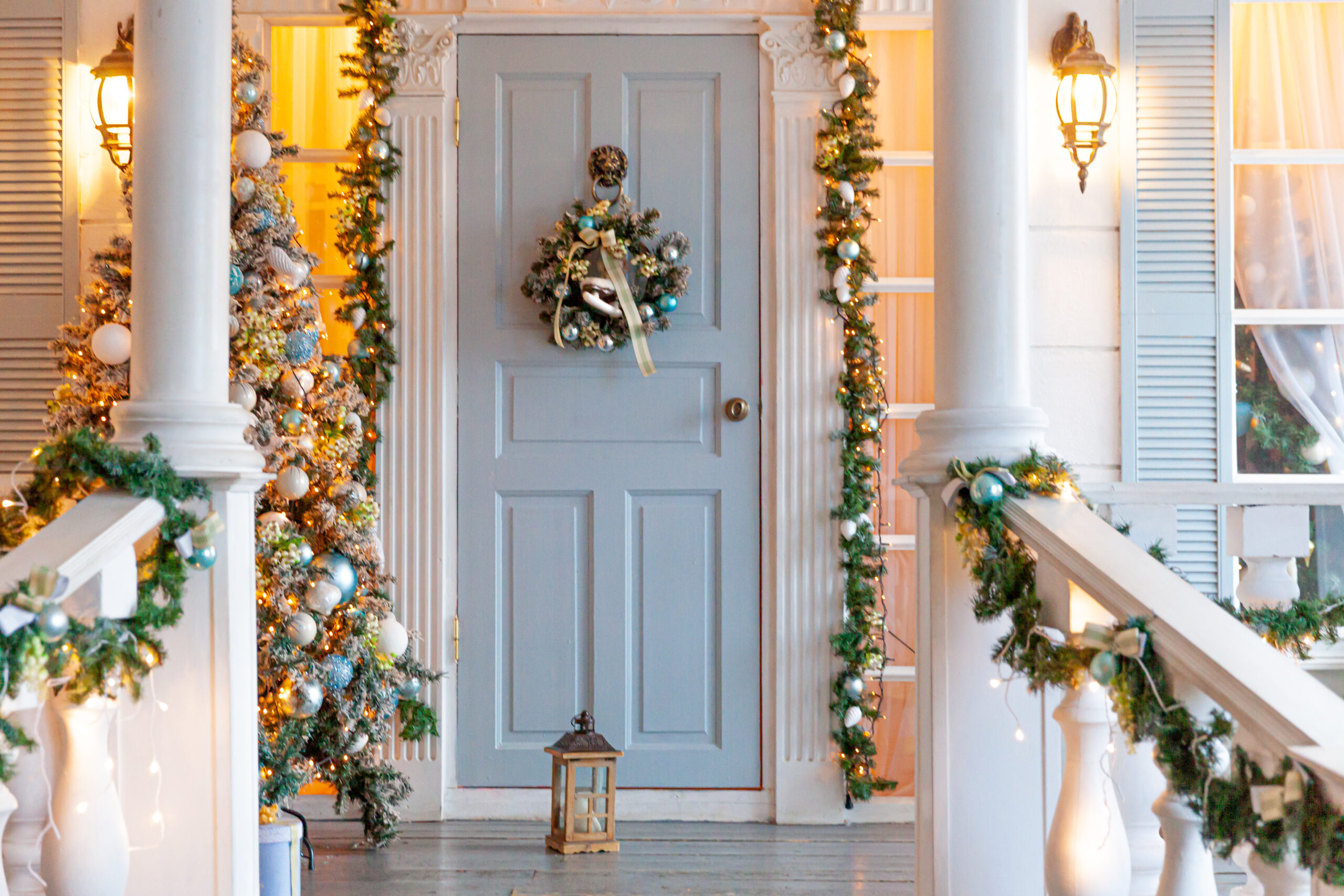 10 FESTIVE WAYS TO DECORATE FOR THE HOLIDAYS