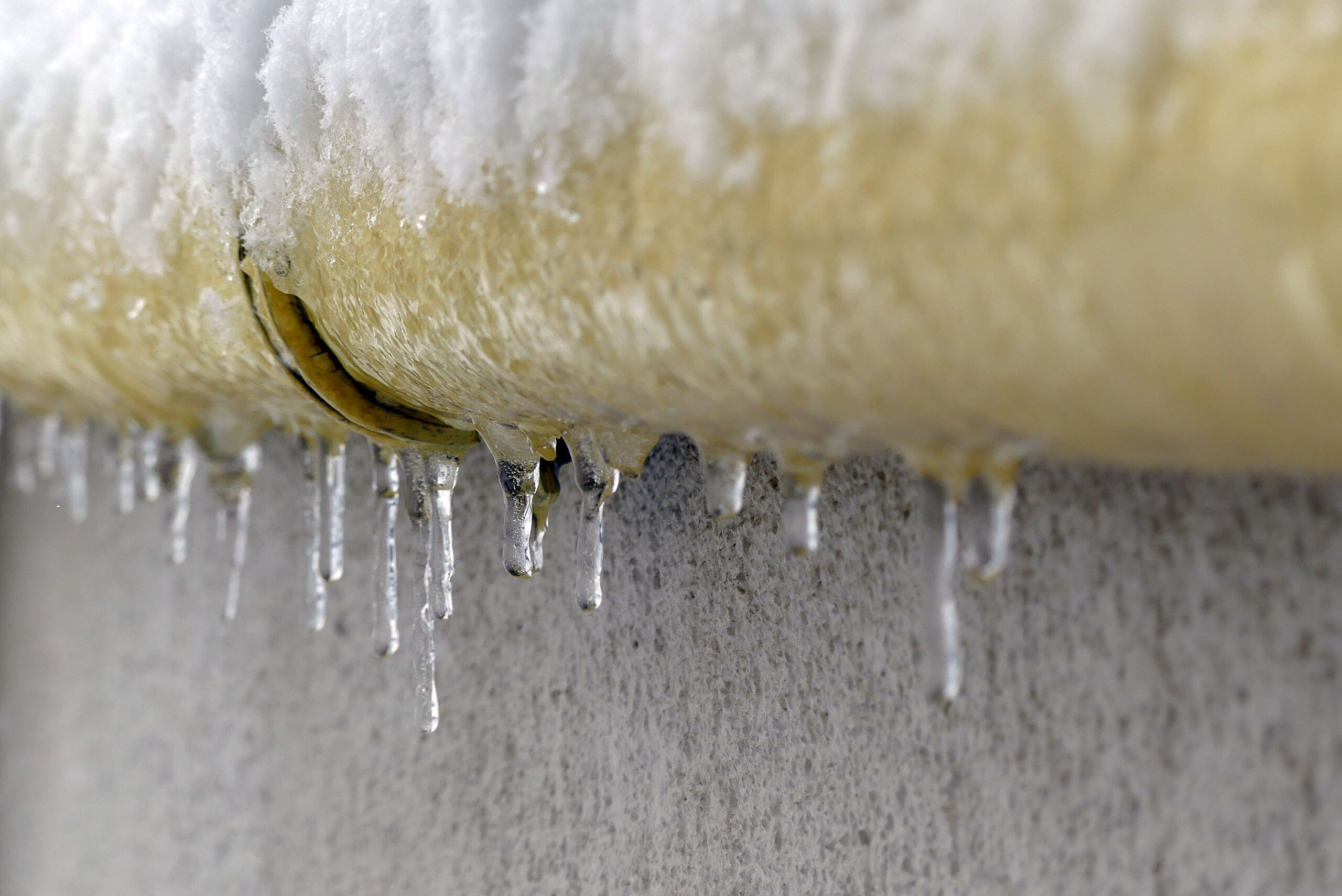Thaw frozen pipes